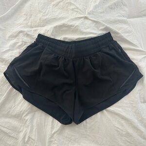 Lululemon Hotty Hot Low Rise 2.5” Black Shorts Size 6